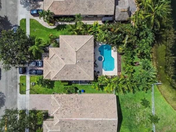 1532 NW 133rd Ave, Pembroke Pines, FL 33028