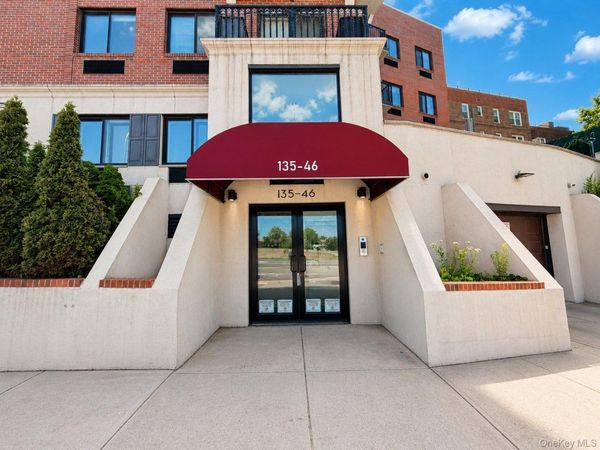 135-46 Grand Central Parkway, Briarwood, NY 11435