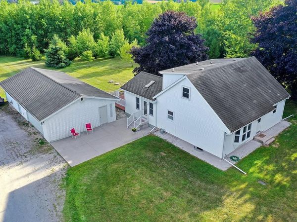5531 Luckow LANE, Manitowoc, WI 54220