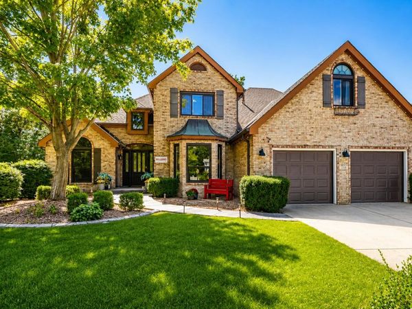 253 Fairfield Drive, Crown Point, IN 46307