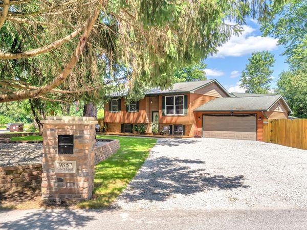 9857 Silver Court, DeMotte, IN 46310