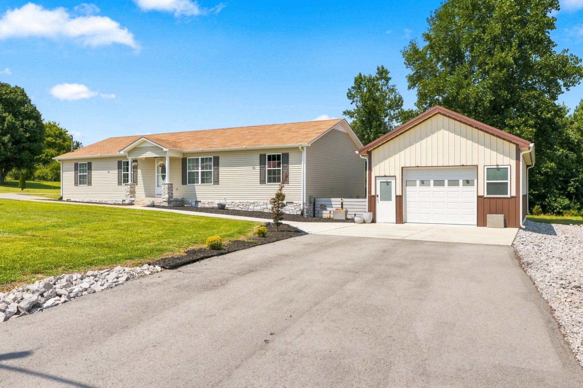 870 Newt Vanattia Rd , Hillsboro, TN 37342 Main Photo