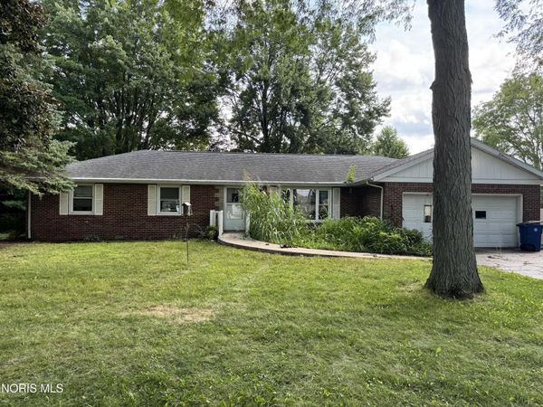 411 W Gypsy Lane Road, Bowling Green, OH 43402
