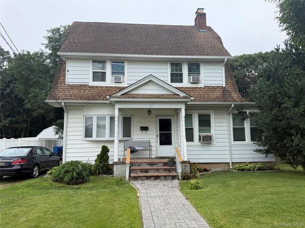 24 Washington Avenue , Amityville, NY 11701