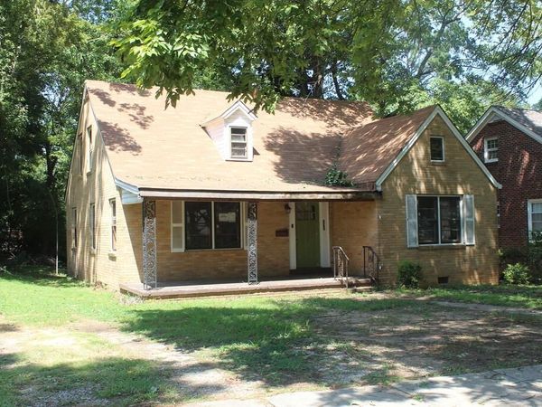 370 E College St, Holly Springs, MS 38635