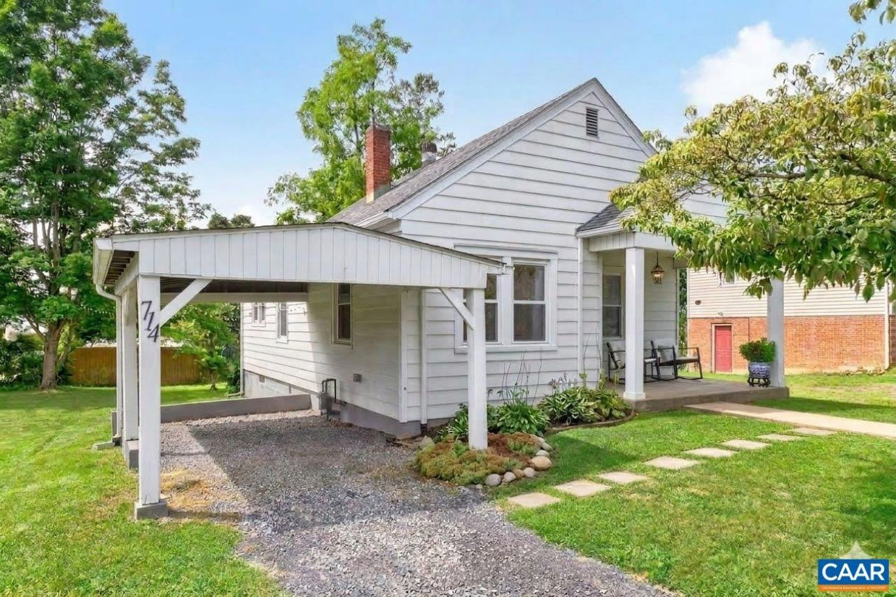 714 Gypsy Ave, Staunton, VA 24401 Main Photo