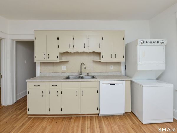 390 Clinton , New Britain, CT 06053