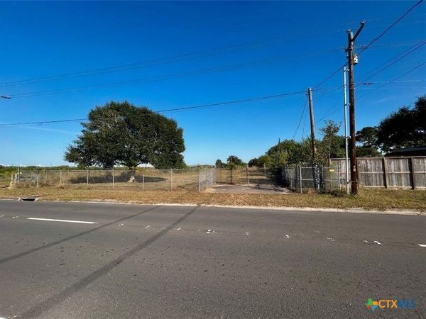2205 Salem Road , Victoria, TX 77904