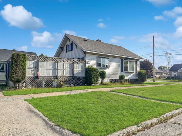 1920 N 2nd Avenue, Escanaba, MI 49829
