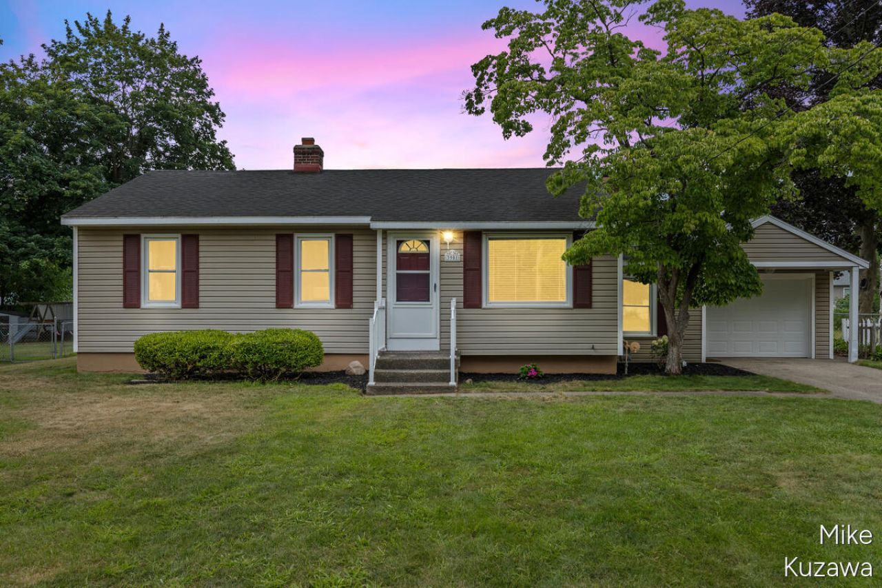 3901 Suburban Shores Drive Ne, Grand Rapids, MI 49525 Main Photo