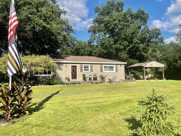 3979 W Bacon Road, Hillsdale, MI 49242