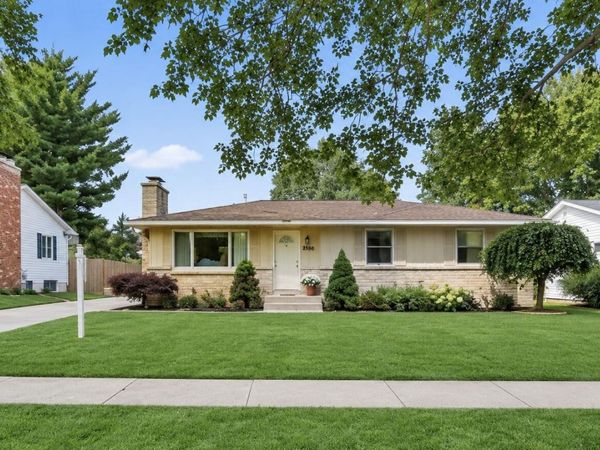 1399 Clover Crest NW, Grand Rapids, MI 49504