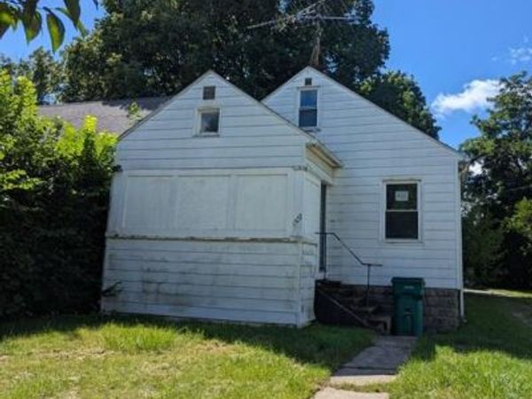 1527 Robertson Avenue, Lansing, MI 48915