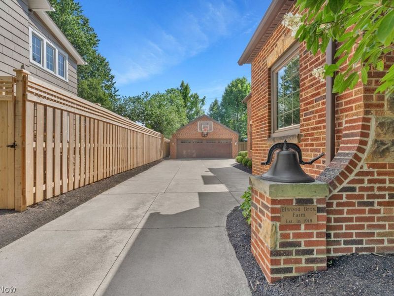 19637 Beach Cliff Boulevard, Rocky River, OH 44116 Photo 4