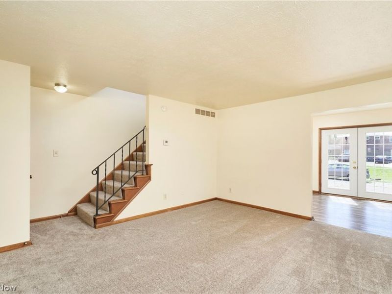 926 Russell Avenue, Akron, OH 44307 Photo 4