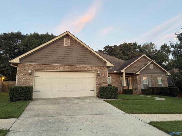 7922 Gabriela Drive NW, Huntsville, AL 35806
