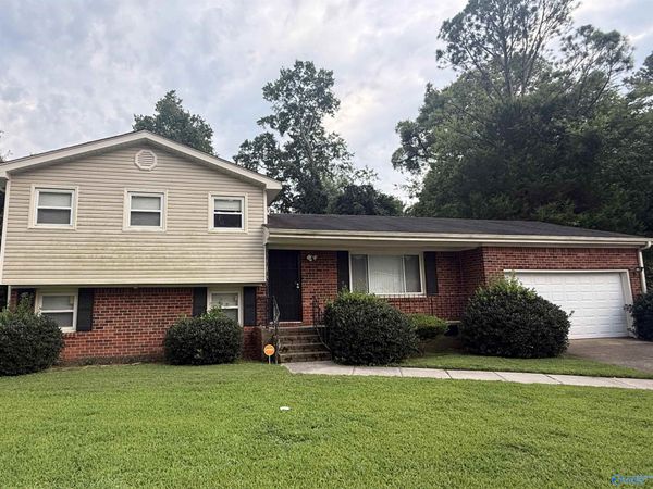 3905 Gardenside Drive, Huntsville, AL 35810