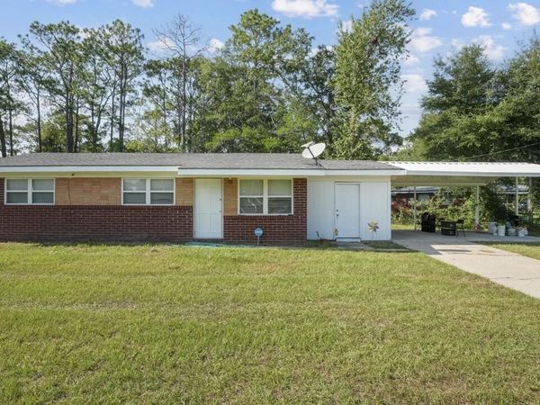 998 Seven Oaks Road , Jesup, GA 31546