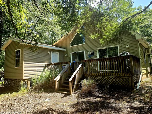 1035 Mohican Road , Lake Ariel, PA 18436