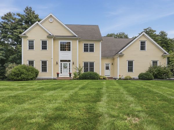 8 Juniper Road, Upton, MA 01568