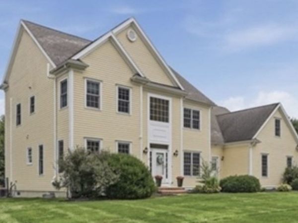 8 Juniper Road, Upton, MA 01568