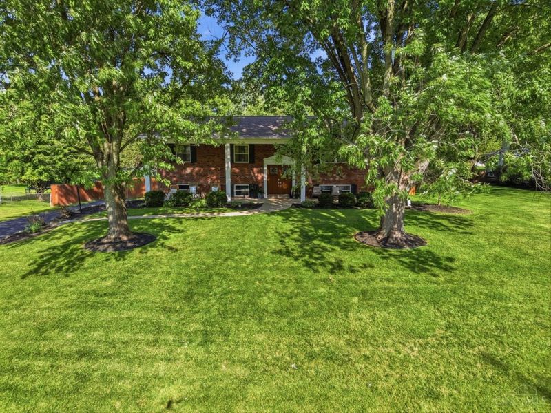 8762 Monticello Dr, West Chester, OH 45069 Photo 2