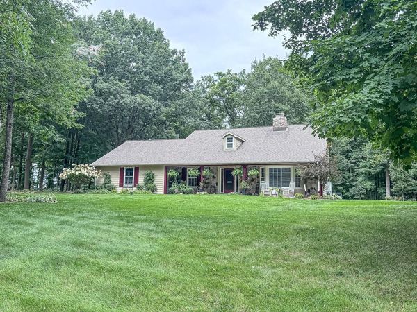 28812 Grove LANE, Waterford, WI 53185