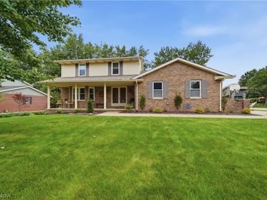 1633 Bennington Circle SW, North Canton, OH 44709