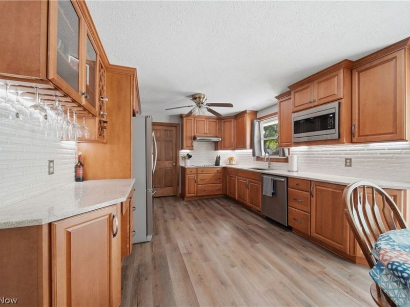 1633 Bennington Circle SW, North Canton, OH 44709 Photo 3