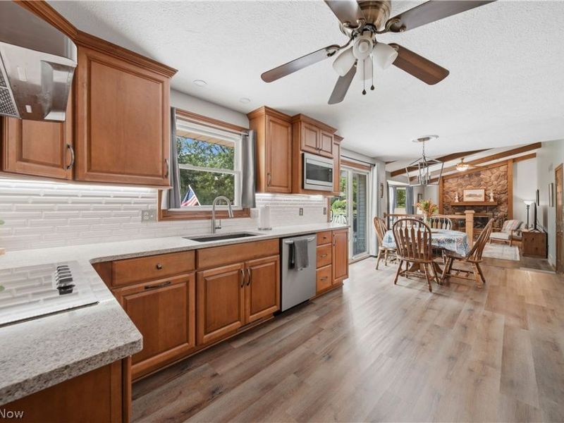 1633 Bennington Circle SW, North Canton, OH 44709 Photo 6