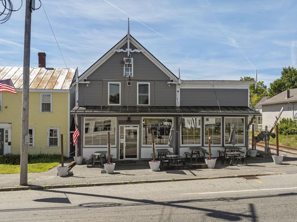 64 Main Street , Richmond, ME 04357