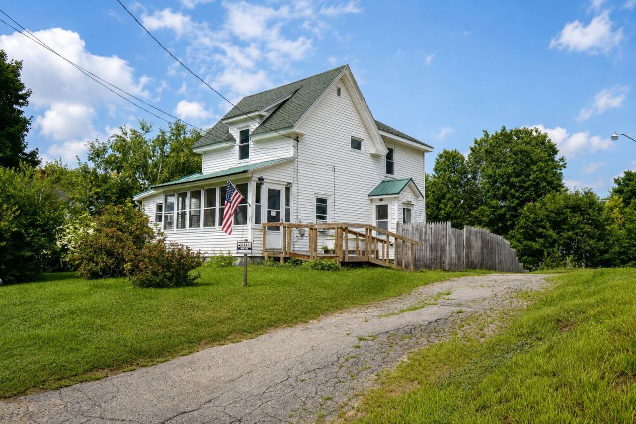 29 Clinton Street  Milo, ME 04463