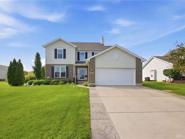 102 Cabernet Drive, Englewood, OH 45322