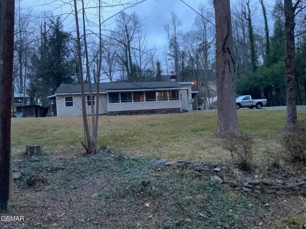 517 Laurel Avenue , Gatlinburg, TN 37738