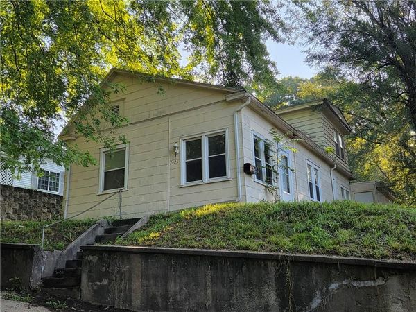 2425 S 15th Street, St Joseph, MO 64503