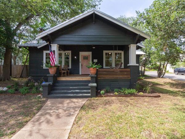 902 W Hopkins ST, San Marcos, TX 78666