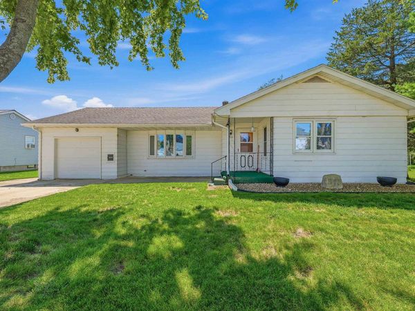 520 Park Street, Juneau, WI 53039