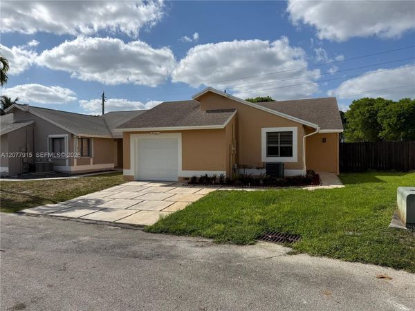 920 SW 111th Ave , Unit 1, Pembroke Pines, FL 33025