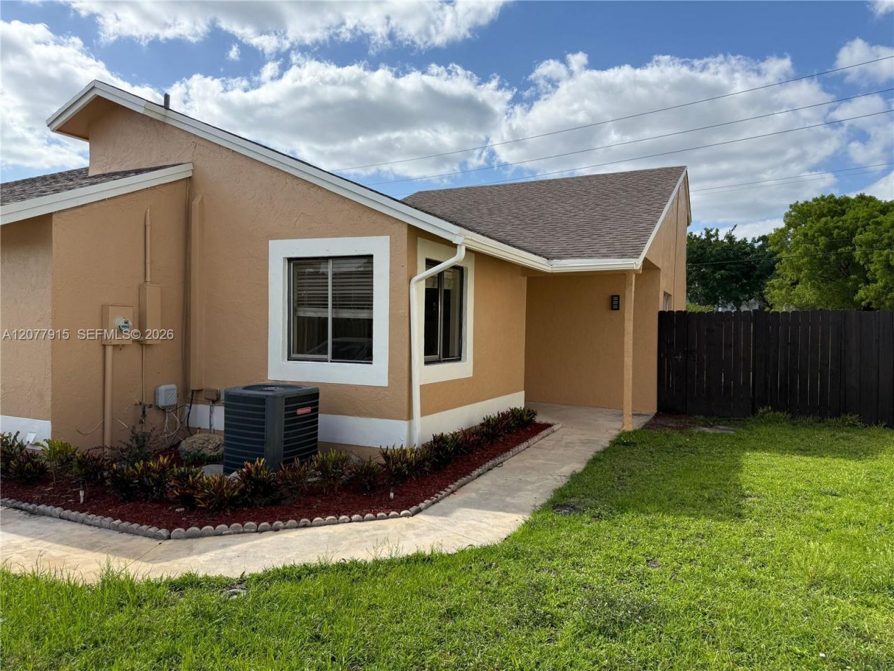 920 SW 111th Ave , Unit 1, Pembroke Pines, FL 33025 Photo