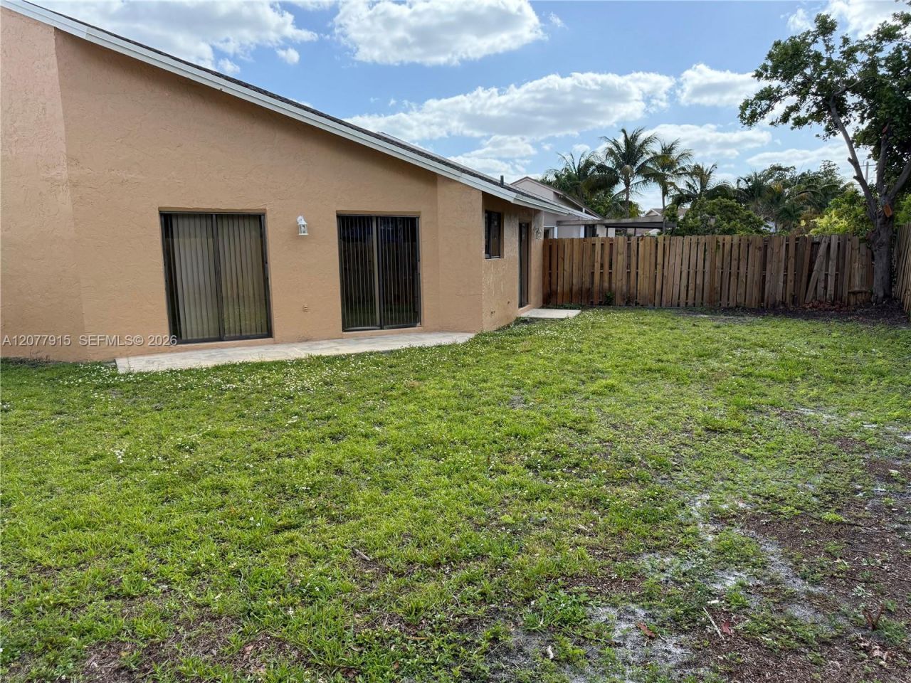 920 SW 111th Ave , Unit 1, Pembroke Pines, FL 33025 Photo