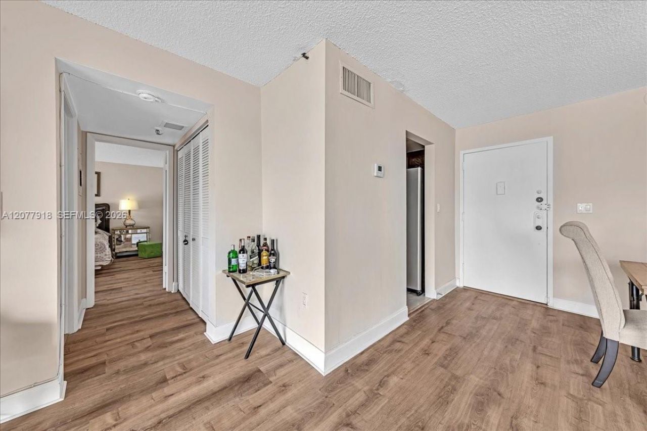 17600 N Bay Rd , Unit N503, Sunny Isles Beach, FL 33160 Photo
