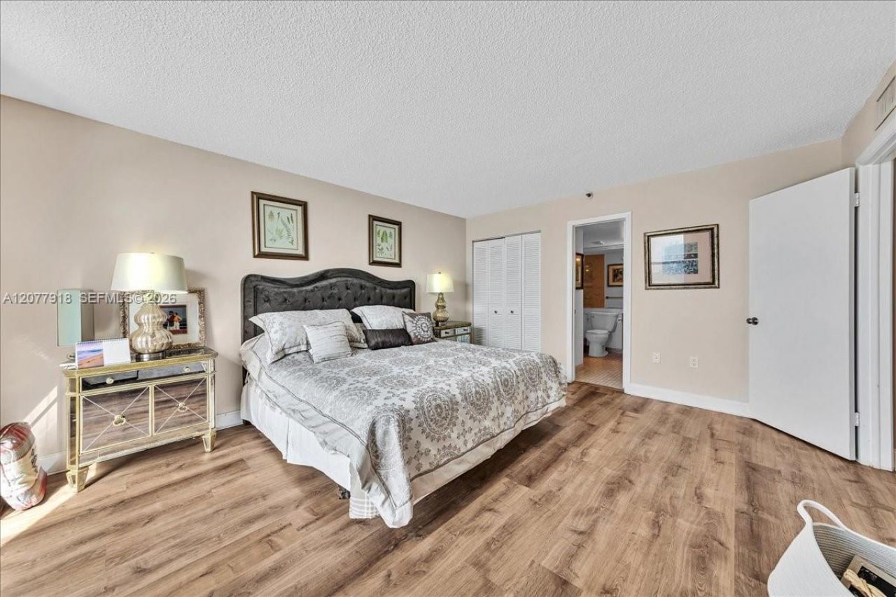17600 N Bay Rd , Unit N503, Sunny Isles Beach, FL 33160 Photo