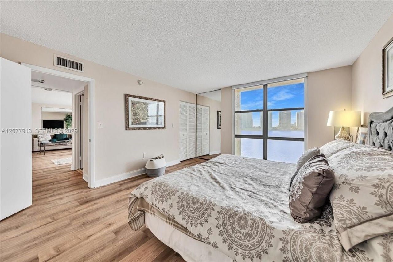17600 N Bay Rd , Unit N503, Sunny Isles Beach, FL 33160 Photo