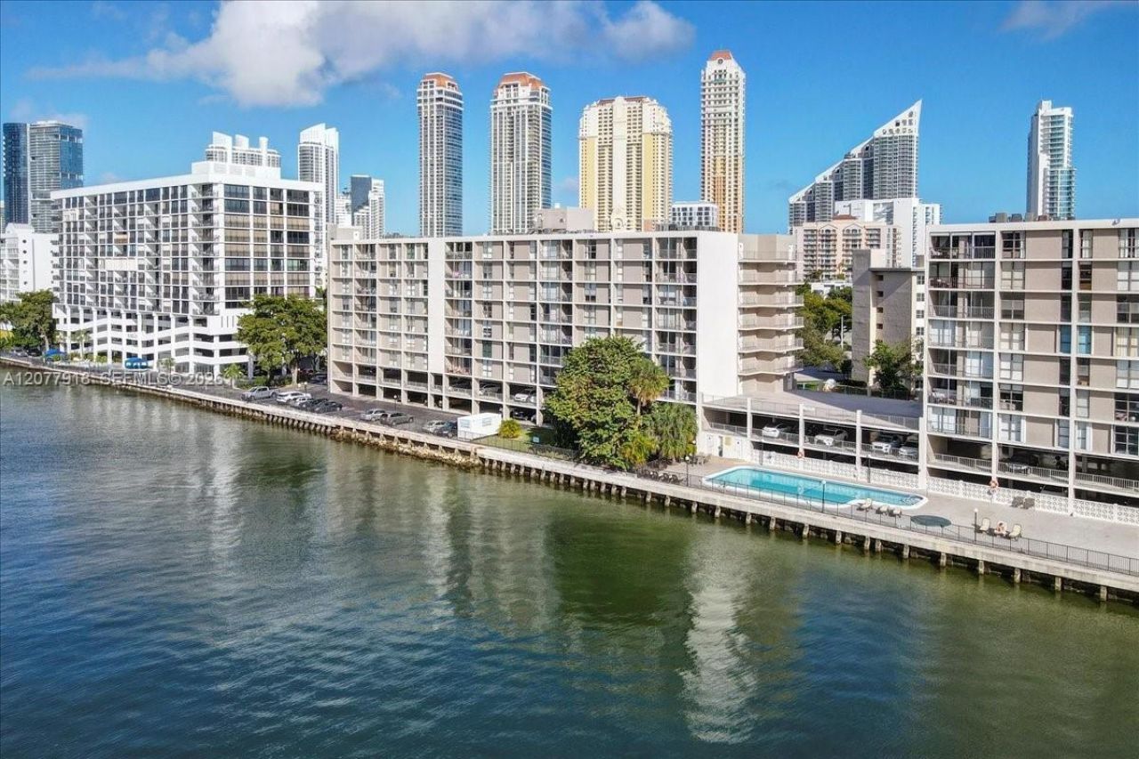 17600 N Bay Rd , Unit N503, Sunny Isles Beach, FL 33160 Photo