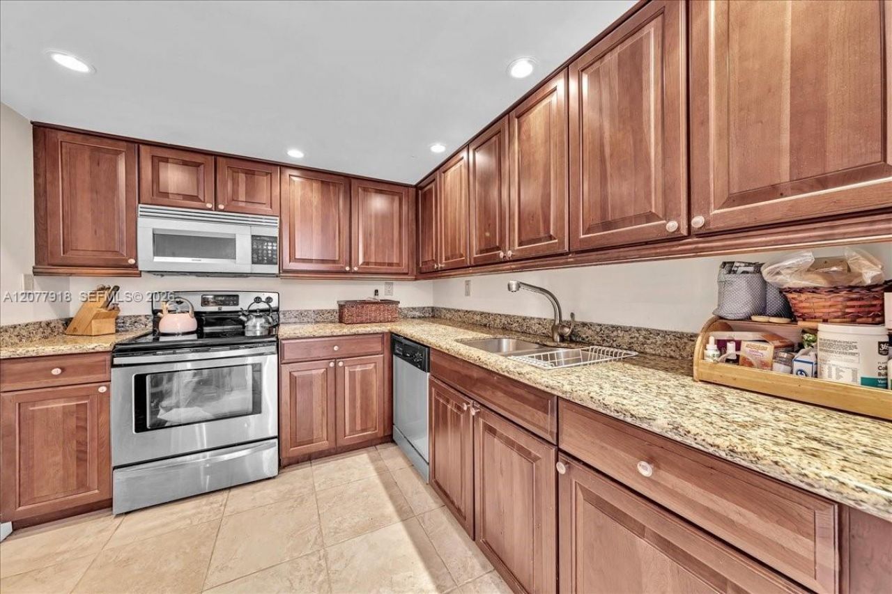 17600 N Bay Rd , Unit N503, Sunny Isles Beach, FL 33160 Photo
