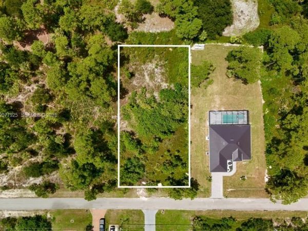 811 Edison Ave , Lehigh Acres, FL 33972