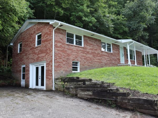 318 Southeast Kentucky Avenue, Norton, VA 24273
