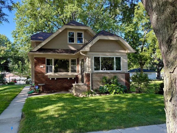 1919 W Marne AVENUE, Glendale, WI 53209