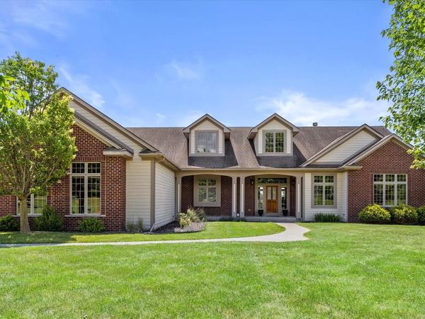 S99W33205 Genevieve DRIVE, Mukwonago, WI 53149