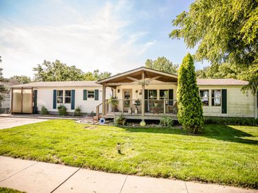 911 COOLIDGE Street, GLENWOOD, IA 51534